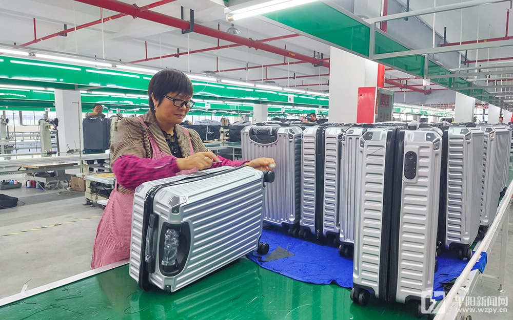 趕制訂單生產(chǎn)忙